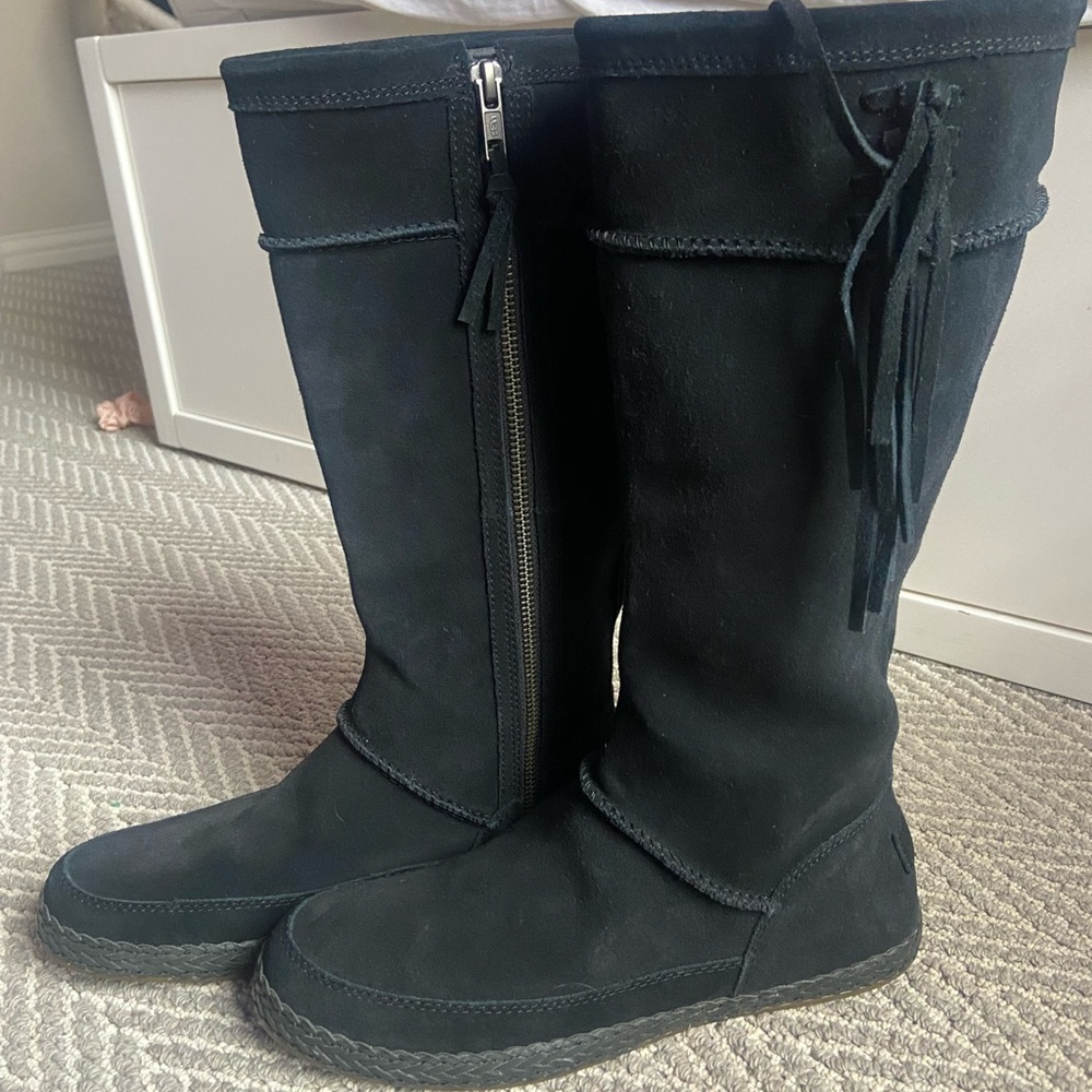 Ugg boots ! never worn before !